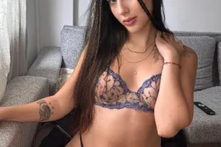 Wet latina fountain squirter looking for a fuck buddy - Image 4