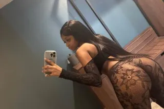 2 girl available💕💦 CUM SEE US. who do you want to see 💦💕 - Image 2