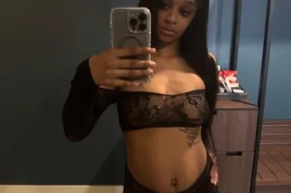 2 girl available💕💦 CUM SEE US. who do you want to see 💦💕 - Image 3